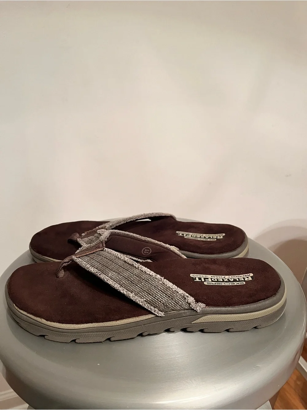 Skechers Relaxed Fit Memory Foam Flip Flop Men’s Sz 11 Brown Comfort Sandals